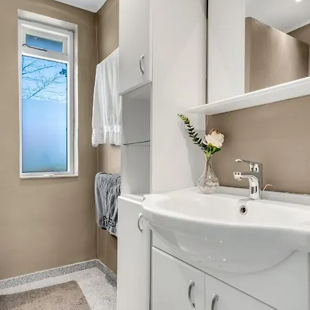 Stunning In Holbk With Wifi And 4 Bedrooms Holbæk