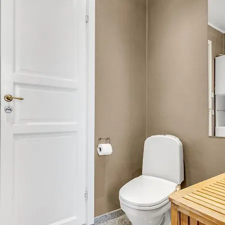 Stunning In Holbk With Wifi And 4 Bedrooms